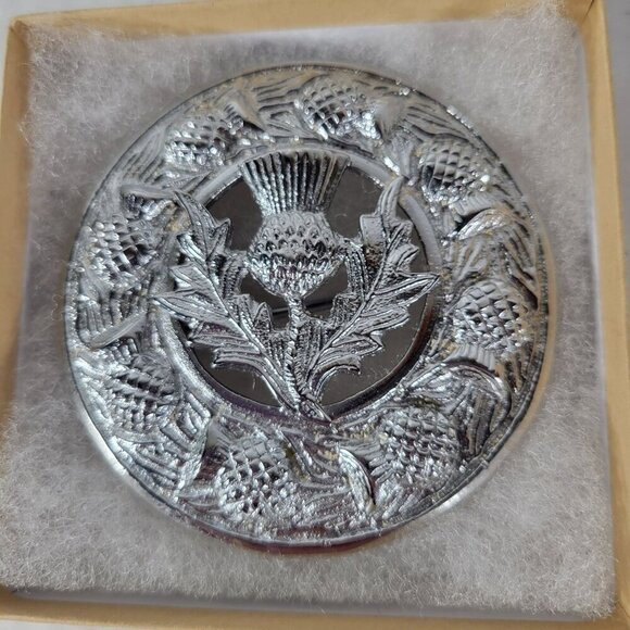 Vintage Silver Tone Round Classic Floral Scottish Thistle Kilt Scarf Pin Brooch - Picture 1 of 5